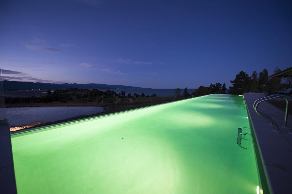 Windhover Suites Tasman Exterior foto