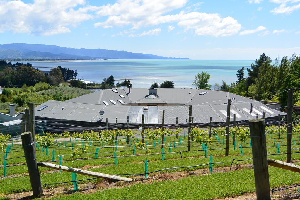 Windhover Suites Tasman Exterior foto