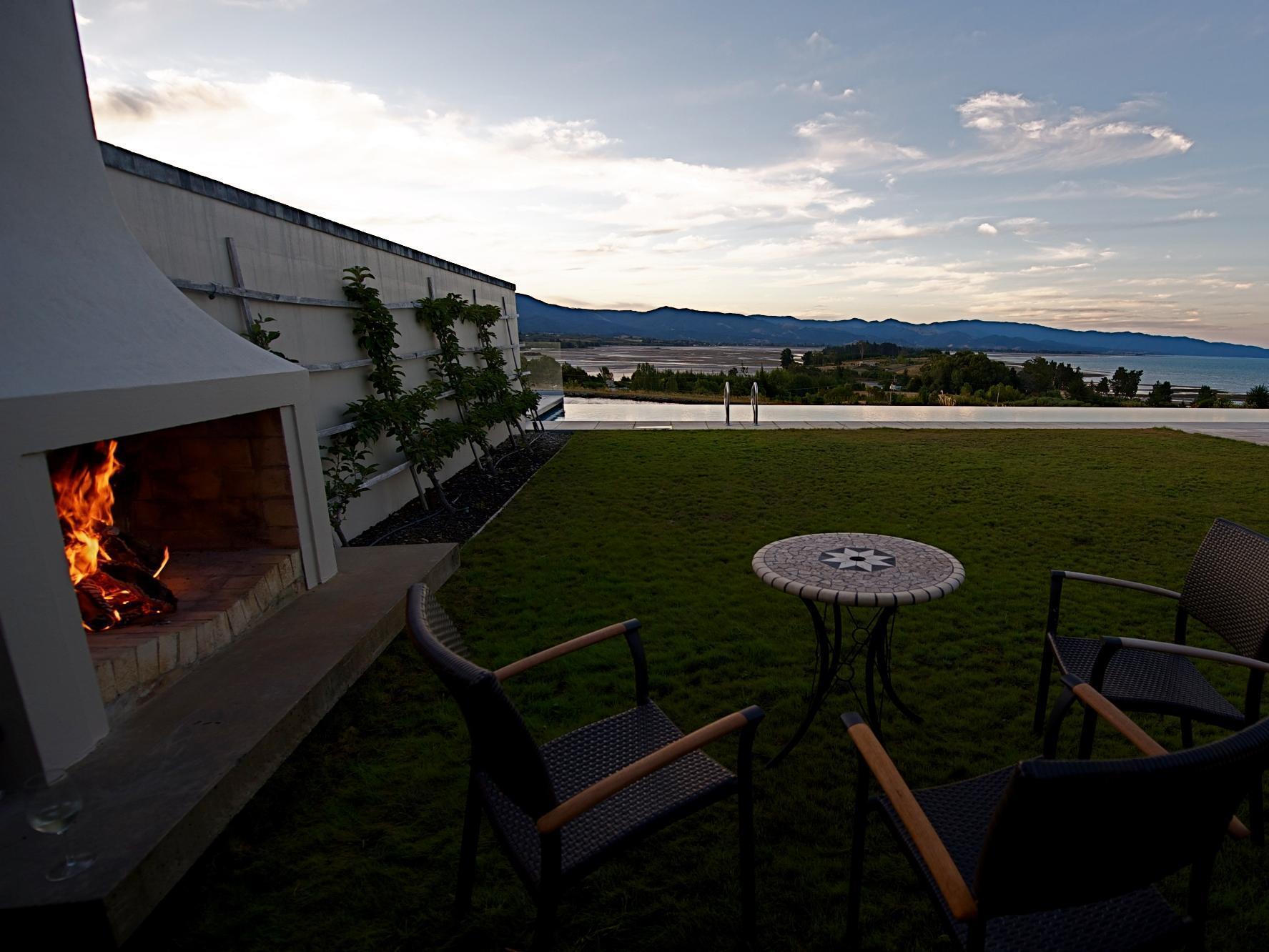 Windhover Suites Tasman Exterior foto