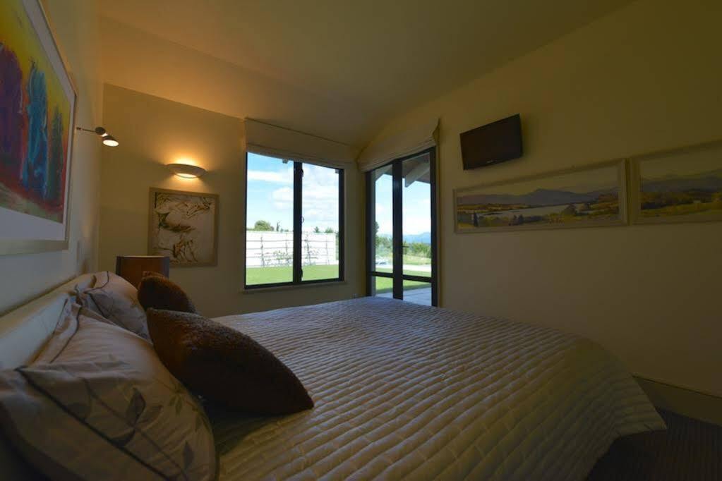 Windhover Suites Tasman Exterior foto